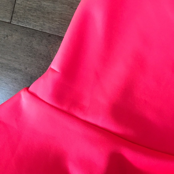 F21 Neon pink flute skirt - Picture 2 of 3